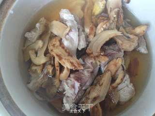 松茸龙骨汤的做法步骤:9