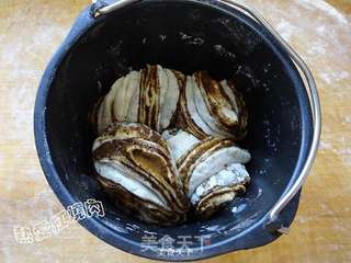 芝麻酱红糖花卷的做法步骤:15