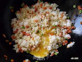 五彩蛋炒饭的做法步骤:10