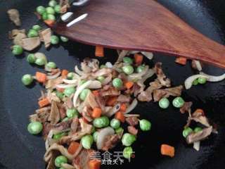 松茸生炒糯米饭的做法步骤:11