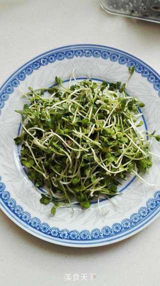萝卜苗拌黑纳豆的做法步骤:2