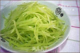 凉拌莴笋丝的做法步骤:3
