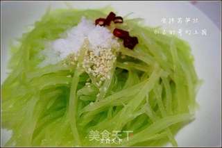 凉拌莴笋丝的做法步骤:7