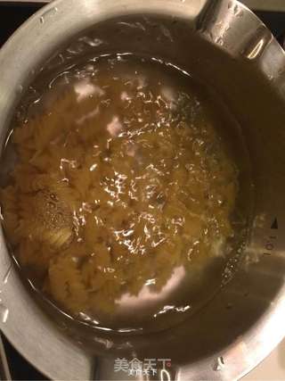 青酱海鲜意大利面的做法步骤:5
