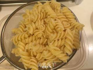 青酱海鲜意大利面的做法步骤:6