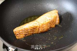 【生煎三文鱼佐照烧汁配杂蔬】的做法步骤:8