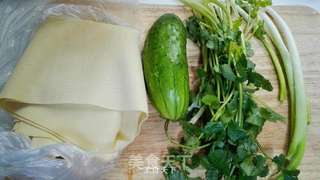 豆皮素菜卷的做法步骤：1