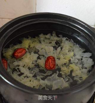 苹果银耳糖水的做法步骤:2
