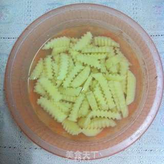 孜然土豆的做法步骤:2