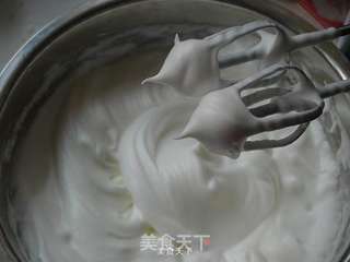 黑芝麻戚风蛋糕----加了黑芝麻的戚风有种特别的香味的做法步骤:3