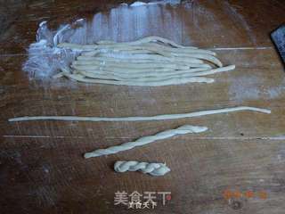 酥脆小麻花的做法步骤:5