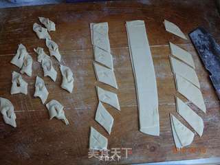 酥脆小麻花的做法步骤:4