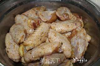 油煎咸香鸡翅的做法步骤:2