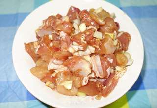 辣子鸡丁(鸡腿肉版)的做法步骤:3