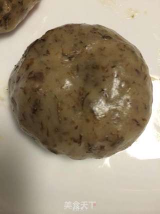 干艾草花生芝麻团的做法步骤:5