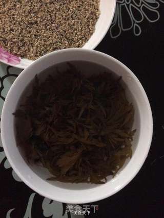 干艾草花生芝麻团的做法步骤:3