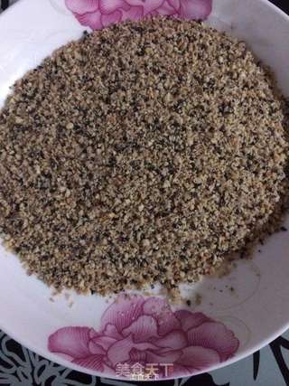 干艾草花生芝麻团的做法步骤:2