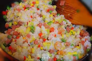 扬州炒饭的做法步骤:11
