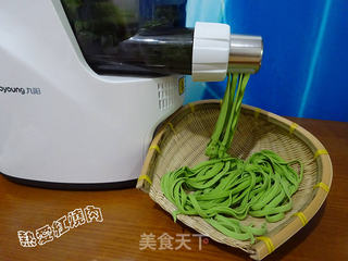 鸡蛋炸酱菠菜面的做法步骤:15