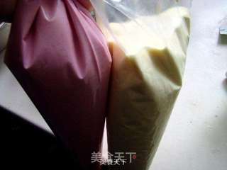 红心火龙果冻芝士双色慕斯的做法步骤:11