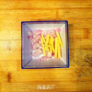 西兰花炒木耳的做法步骤:5
