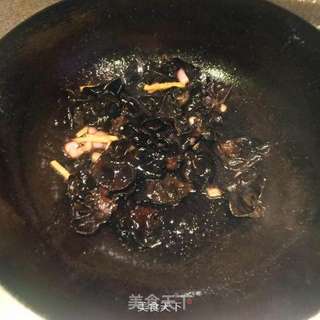 西兰花炒木耳的做法步骤:7