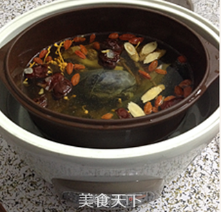 虫草花西洋参乌鸡汤——补气益血的做法步骤:7