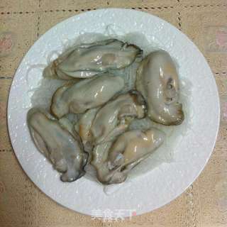 蒜蓉粉丝蒸生蚝的做法步骤:3