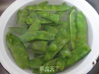 猪耳朵豆角炒肉的做法步骤:2