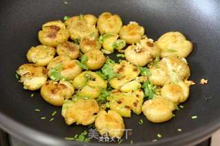【椒盐香煎小土豆】的做法步骤:8