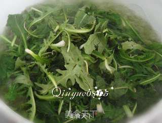 蒲公英蘸酱的做法步骤:2