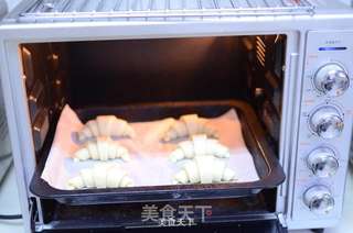 牛角面包的做法步骤:9