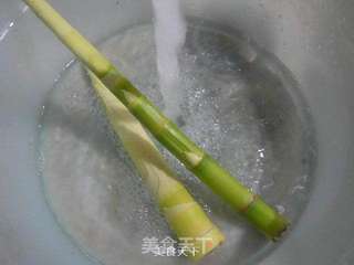 雪菜雷笋炒猪肚的做法步骤:2