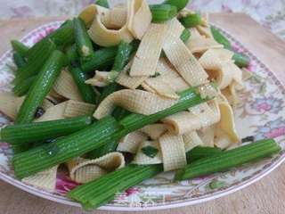 南瓜嫩茎炒豆皮的做法步骤:9