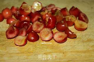 简易版樱桃冰激凌的做法步骤:3