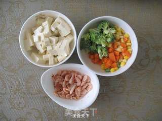 五彩南极磷虾豆腐羹的做法步骤:2