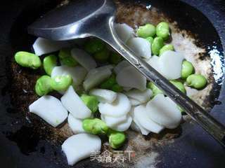 雪菜蚕豆炒年糕的做法步骤:3