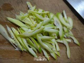 火腿雷笋炒面的做法步骤:3