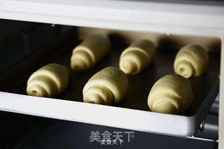 简易黄油卷(手工揉面版)的做法步骤:13