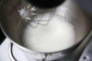 原味戚风纸杯蛋糕(烤箱做纸杯蛋糕)的做法步骤:5