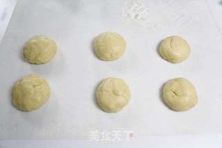 简易黄油卷(手工揉面版)的做法步骤:7