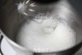 原味戚风纸杯蛋糕(烤箱做纸杯蛋糕)的做法步骤:6