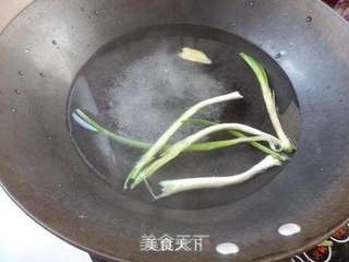 香菜拌猪肝的做法步骤:2
