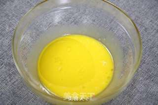 原味戚风纸杯蛋糕(烤箱做纸杯蛋糕)的做法步骤:2