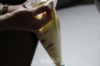 原味戚风纸杯蛋糕(烤箱做纸杯蛋糕)的做法步骤:10
