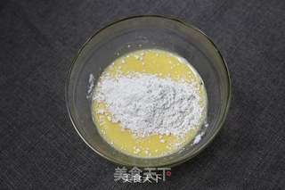 原味戚风纸杯蛋糕(烤箱做纸杯蛋糕)的做法步骤:4