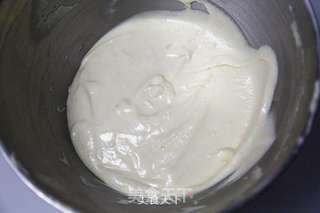 原味戚风纸杯蛋糕(烤箱做纸杯蛋糕)的做法步骤:9