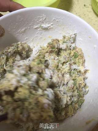 高山洋槐鸡蛋饼的做法步骤:4