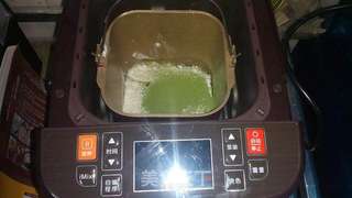 【柏翠全新旗舰PE9800面包机试用体验】—抹茶松子仁面包的做法步骤:5