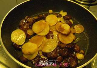 麻辣肠烧土豆的做法步骤:8